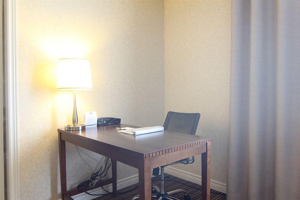 Holiday Inn Express Whitby Oshawa By Ihg Eksteriør bilde
