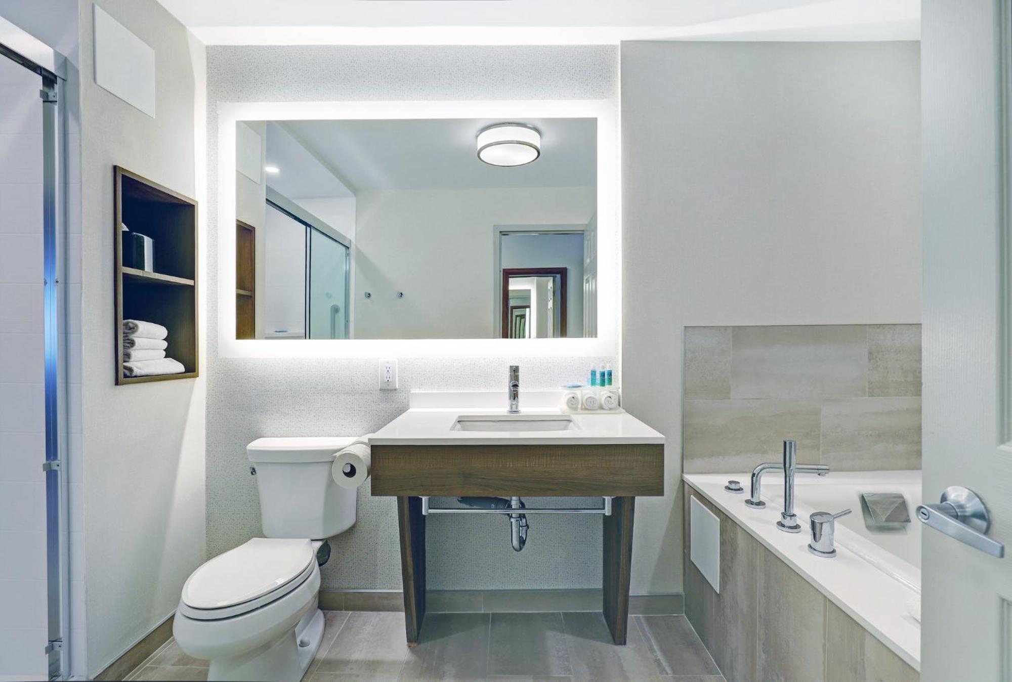 Holiday Inn Express Whitby Oshawa By Ihg Eksteriør bilde