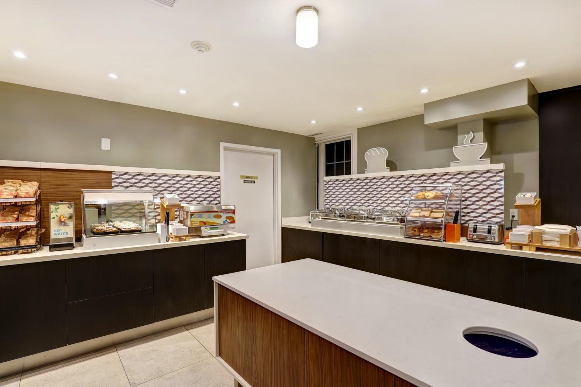 Holiday Inn Express Whitby Oshawa By Ihg Eksteriør bilde