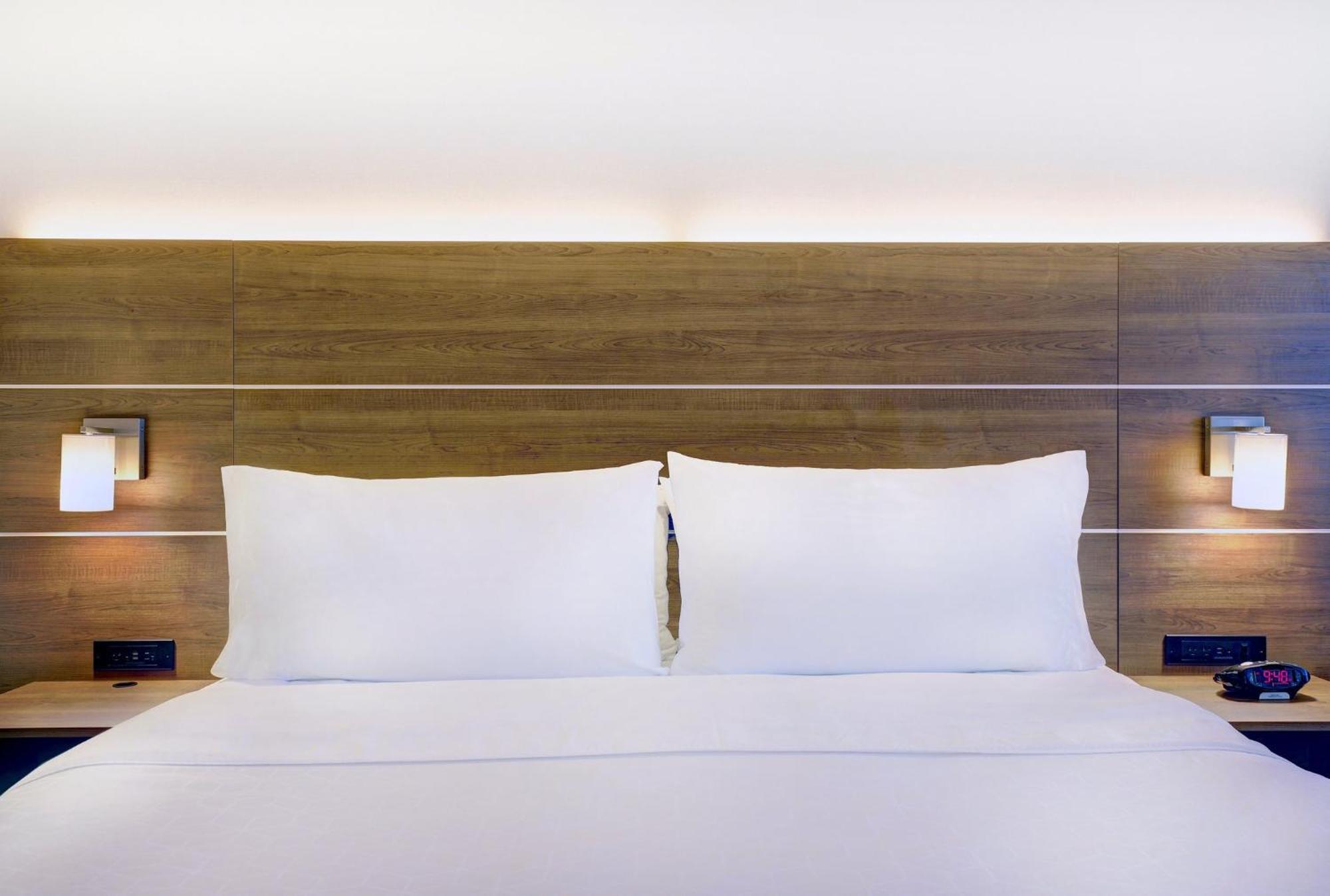 Holiday Inn Express Whitby Oshawa By Ihg Eksteriør bilde