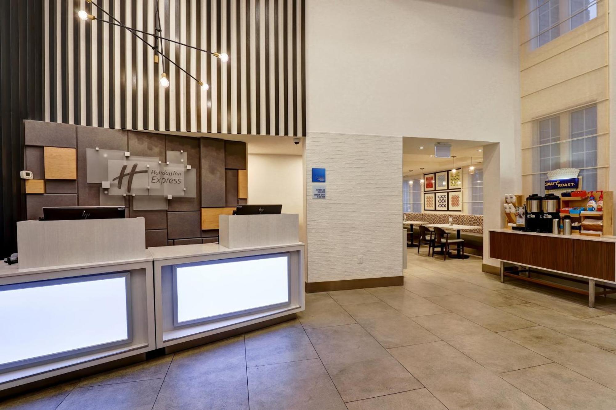 Holiday Inn Express Whitby Oshawa By Ihg Eksteriør bilde